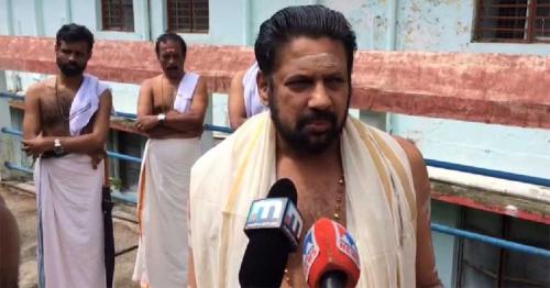ഇരുമുടിക്കെട്ടില്ലാതെ പതിനെട്ടാംപടി കയറിയത് ആചാരലംഘനം - തന്ത്രി