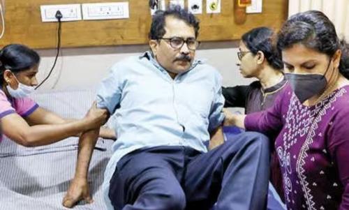 ചികിത്സ വൈകിയെന്നാരോപിച്ച് ഡോക്ടറെ മര്ദിച്ചു; ആറു പേര്ക്കെതിരെ കേസ് ചികിത്സ വൈകിയെന്നാരോപിച്ച് ഡോക്ടറെ മര്ദിച്ചു; ആറു പേര്ക്കെതിരെ കേസ്