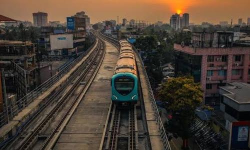 കൊച്ചി മെട്രോ അങ്കമാലിയിലേക്ക് നീട്ടാൻ പദ്ധതി: മൂന്നാം ഘട്ട ഡിപിആർ സർക്കാരിന് സമർപ്പിച്ചു