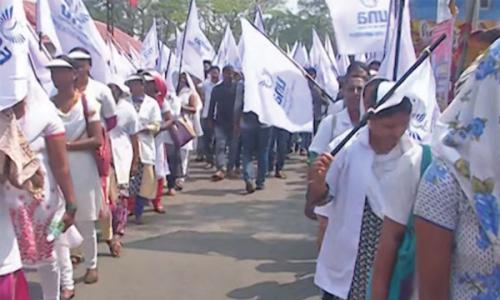 നഴ്സുമാരുടെ സമരം : സ്വകാര്യ ആശുപത്രികളുടെ പ്രവർത്തനം മന്ദഗതിയിൽ നഴ്സുമാരുടെ സമരം : സ്വകാര്യ ആശുപത്രികളുടെ പ്രവർത്തനം മന്ദഗതിയിൽ