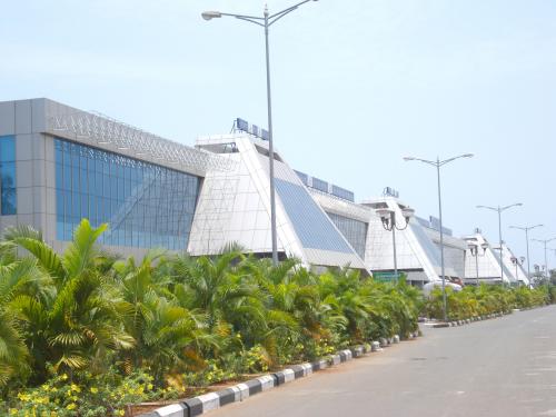 കരിപ്പൂർ വിമാനത്താവളം അടയ്ക്കില്ല; അണുവിമുക്തമാക്കും      