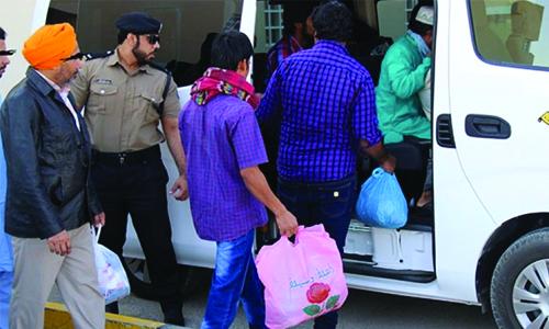 ഒമാനിൽ തൊഴിൽ നിയമം ലംഘിച്ച 457 പേരെ പിടികൂടി ഒമാനിൽ തൊഴിൽ നിയമം ലംഘിച്ച 457 പേരെ പിടികൂടി