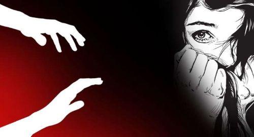 പ്രാക്ടിക്കൽ പരീക്ഷയുടെ പേരിൽ വിളിച്ചുവരുത്തി അധ്യാപകൻ വിദ്യാർത്ഥിനികളെ മയക്കുമരുന്ന് നൽകി പീഡിപ്പിച്ചതായി പരാതി പ്രാക്ടിക്കൽ പരീക്ഷയുടെ പേരിൽ വിളിച്ചുവരുത്തി അധ്യാപകൻ വിദ്യാർത്ഥിനികളെ മയക്കുമരുന്ന് നൽകി പീഡിപ്പിച്ചതായി പരാതി