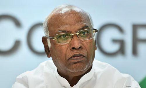 കോൺഗ്രസ് അധ്യക്ഷൻ മല്ലികാർജുൻ ഖാർഗെയെ ആശുപത്രിയിൽ പ്രവേശിപ്പിച്ചു