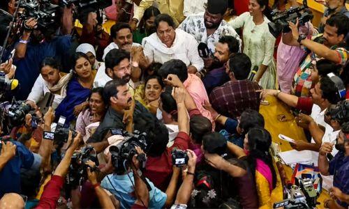 തിരുവനന്തപുരം കോർപ്പറേഷനിൽ കൗൺസിലർമാർ തമ്മിൽ കൂട്ടത്തല്ല്; ഹാജർ രജിസ്റ്ററിനായി പിടിവലി