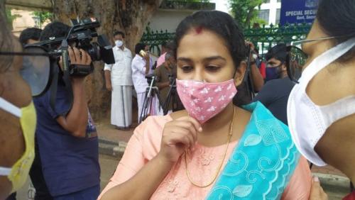 കുഞ്ഞിനെ തിരികെ ലഭിക്കാൻ ഹേബിയസ് കോർപസ് ഹർജിയുമായി അനുപമ ഹൈക്കോടതിയിൽ കുഞ്ഞിനെ തിരികെ ലഭിക്കാൻ ഹേബിയസ് കോർപസ് ഹർജിയുമായി അനുപമ ഹൈക്കോടതിയിൽ