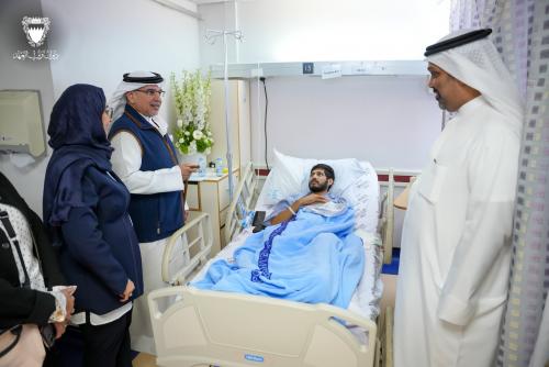 പരിക്കേറ്റവരെ സന്ദർശിച്ച് കിരീടാവകാശി; ആരോഗ്യപ്രവർത്തകരുടെ സേവനത്തെ അഭിനന്ദിച്ചു