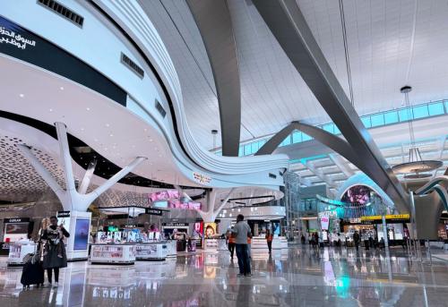 അബൂദബി വിമാനത്താവളത്തിൽ സന്ദർശകർക്ക് സൗജന്യ സിം കാർഡ്