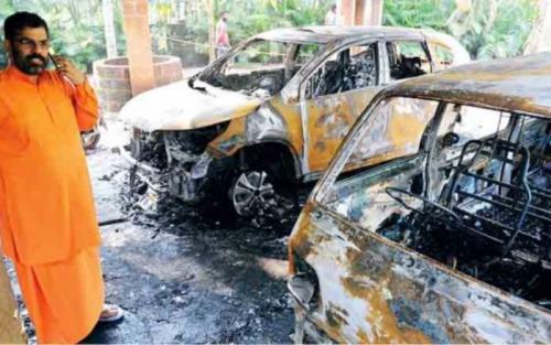 സന്ദീപാനന്ദഗിരിയുടെ ആശ്രമം കത്തിച്ച കേസ്: ആർ.എസ്.എസ് പ്രവർത്തകനായ മുഖ്യ ആസൂത്രകൻ പിടിയിൽ സന്ദീപാനന്ദഗിരിയുടെ ആശ്രമം കത്തിച്ച കേസ്: ആർ.എസ്.എസ് പ്രവർത്തകനായ മുഖ്യ ആസൂത്രകൻ പിടിയിൽ