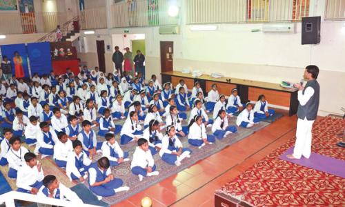 ആത്മവി­ശ്വാ­സം പകർ­ന്ന് യോ­ഗ ക്ലാസ്
