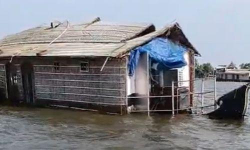 വേമ്പനാട്ട് കായലിൽ ഹൗസ് ബോട്ട് മുങ്ങി വേമ്പനാട്ട് കായലിൽ ഹൗസ് ബോട്ട് മുങ്ങി