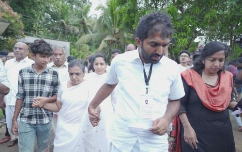 വോട്ടർമാർക്ക് നന്ദി അറിയിക്കാൻ ചാണ്ടി ഉമ്മന്റെ പദയാത്ര വോട്ടർമാർക്ക് നന്ദി അറിയിക്കാൻ ചാണ്ടി ഉമ്മന്റെ പദയാത്ര
