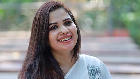 അപകീർത്തി കേസ്: എഴുത്തുകാരി എം.എ ഷഹനാസിന് ജാമ്യമില്ലാ അറസ്റ്റ് വാറണ്ട്