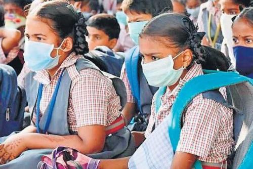 സ്കൂളുകൾ തുറക്കുന്നു; യൂണിഫോമും ഹാജറും നിർബന്ധമല്ല സ്കൂളുകൾ തുറക്കുന്നു; യൂണിഫോമും ഹാജറും നിർബന്ധമല്ല