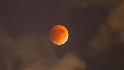 ആകാശത്ത് ഇന്ന് വിസ്മയക്കാഴ്ച; 'ബ്ലഡ് മൂൺ' പ്രതിഭാസത്തോടെ പൂർണ്ണ ചന്ദ്രഗ്രഹണം
