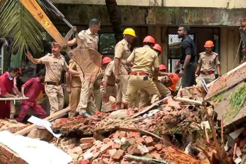 കോട്ടയം മെഡിക്കല്‍ കോളേജില്‍ കെട്ടിടം തകര്‍ന്നുവീണ സംഭവം: ഒരു സ്ത്രീ മരിച്ചു