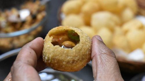 നേപ്പാളിലെ കാഠ്മണ്ഡുവിൽ പാനി പൂരി വില്പന നിരോധിച്ചു നേപ്പാളിലെ കാഠ്മണ്ഡുവിൽ പാനി പൂരി വില്പന നിരോധിച്ചു