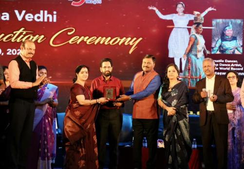 നൃത്തദമ്പതികൾക്ക് യാത്രയപ്പ് നൽകി നൃത്തദമ്പതികൾക്ക് യാത്രയപ്പ് നൽകി