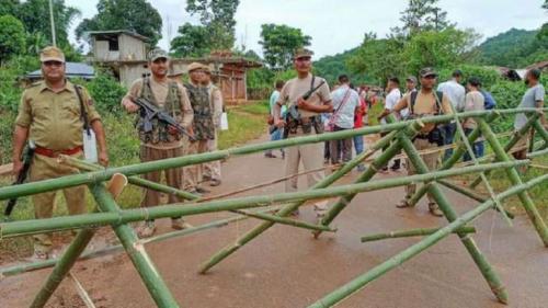 ആസാം−മേഘാലയ അതിർത്തിയിൽ വെടിവയ്പ്പ്; നാല് മരണം ആസാം−മേഘാലയ അതിർത്തിയിൽ വെടിവയ്പ്പ്; നാല് മരണം