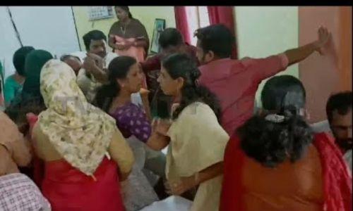 കൊല്ലം വിളക്കുടി പഞ്ചായത്തില് എല്ഡിഎഫ്-യുഡിഎഫ് അംഗങ്ങള് തമ്മില് കൂട്ടത്തല്ല് കൊല്ലം വിളക്കുടി പഞ്ചായത്തില് എല്ഡിഎഫ്-യുഡിഎഫ് അംഗങ്ങള് തമ്മില് കൂട്ടത്തല്ല്