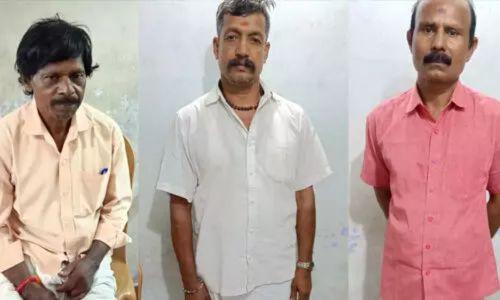 ശ്രീകൃഷ്ണജയന്തി ആഘോഷിച്ചാൽ മതി, ക്രിസ്മസ് ആഘോഷം തടഞ്ഞ വിശ്വഹിന്ദു പരിഷത്ത് പ്രവർത്തകർ അറസ്റ്റിൽ ശ്രീകൃഷ്ണജയന്തി ആഘോഷിച്ചാൽ മതി, ക്രിസ്മസ് ആഘോഷം തടഞ്ഞ വിശ്വഹിന്ദു പരിഷത്ത് പ്രവർത്തകർ അറസ്റ്റിൽ