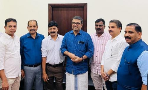 ബഹ്റൈനിലെ ഇടത്പക്ഷ കൂട്ടായ്മ മന്ത്രി എം.ബി.രാജേഷിനെ സന്ദര്ശിച്ചു ബഹ്റൈനിലെ ഇടത്പക്ഷ കൂട്ടായ്മ മന്ത്രി എം.ബി.രാജേഷിനെ സന്ദര്ശിച്ചു