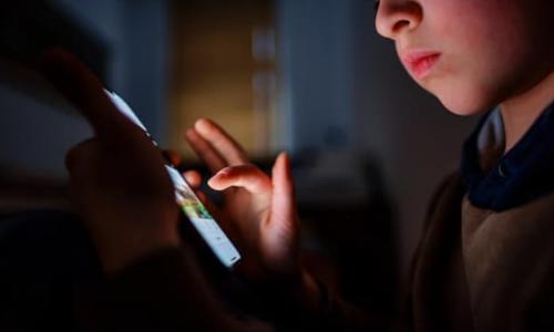 കുട്ടികളുടെ ഇന്റർനെറ്റ് ഉപയോഗത്തിൽ ജാഗ്രത വേണം; നിർദ്ദേശങ്ങളുമായി ബഹ്റൈൻ സൈബർ ചൈൽഡ് പ്രൊട്ടക്ഷൻ യൂണിറ്റ്