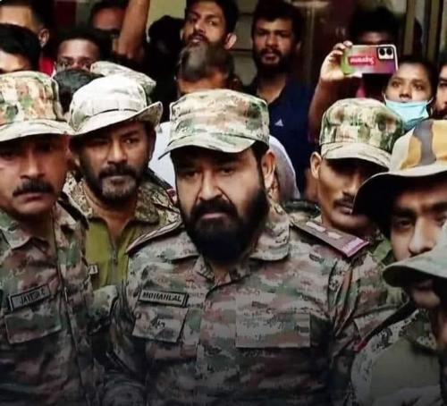 ദുരന്തഭൂമി സന്ദശിച്ച് മോഹൻലാൽ ദുരന്തഭൂമി സന്ദശിച്ച് മോഹൻലാൽ