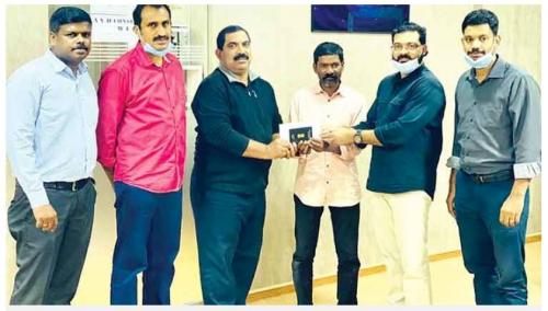 യാത്രാ സഹായം നൽകി യാത്രാ സഹായം നൽകി