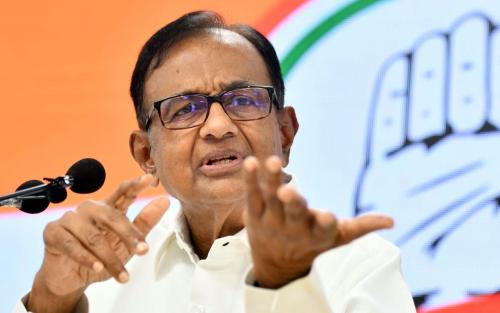 2000 നോട്ട്: മണ്ടൻ തീരുമാനം ഇപ്പോഴെങ്കിലും പിൻവലിച്ചതിൽ സന്തോഷമെന്ന് പി ചിദംബരം 2000 നോട്ട്: മണ്ടൻ തീരുമാനം ഇപ്പോഴെങ്കിലും പിൻവലിച്ചതിൽ സന്തോഷമെന്ന് പി ചിദംബരം