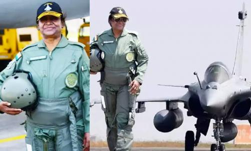 റഫേൽ യുദ്ധവിമാനത്തിൽ പറന്ന് രാഷ്ട്രപതി ദ്രൗപദി മുർമു റഫേൽ യുദ്ധവിമാനത്തിൽ പറന്ന് രാഷ്ട്രപതി ദ്രൗപദി മുർമു