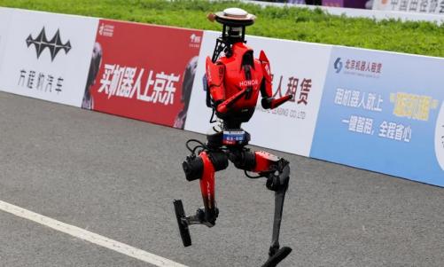 മനുഷ്യ റെക്കോർഡ് തകർത്തു; ഹാഫ് മാരത്തണിൽ ചരിത്രം കുറിച്ച് ചൈനീസ് റോബോട്ട്