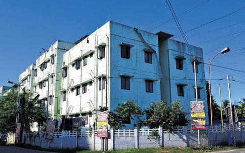 ലൈഫ് മിഷൻ പ്രതിസന്ധിയിൽ; 70 ദിവസം പിന്നിട്ട സമരത്തിനൊടുവിലും മുണ്ടംവേലി ഫ്ലാറ്റ് നിവാസികളുടെ പുനരധിവാസം തുലാസിൽ