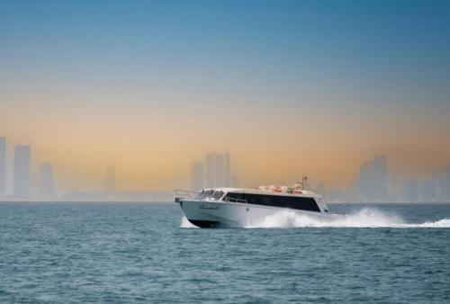 പ്രതികൂല കാലാവസ്ഥ കാരണം ബഹ്‌റൈൻ–ഖത്തർ ഫെറി സർവീസ് താൽക്കാലികമായി നിർത്തിവെച്ചു