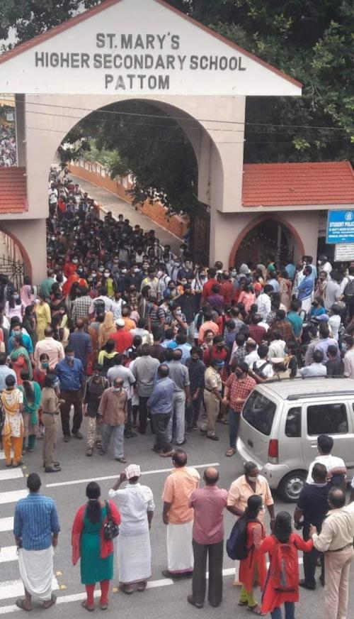 കോവിഡ്; സർക്കാരിന്റെ എൻട്രൻസ് പരീക്ഷ നടത്തിപ്പിനെ വിമർശിച്ച് ശശി തരൂർ