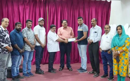 ചികിത്സ സഹായ ഫണ്ടിലേക്ക് കേരള ഗാലക്സി വാട്സ്ആപ് ഗ്രൂപ് സമാഹരിച്ച ധനസഹായം കൈമാറി ചികിത്സ സഹായ ഫണ്ടിലേക്ക് കേരള ഗാലക്സി വാട്സ്ആപ് ഗ്രൂപ് സമാഹരിച്ച ധനസഹായം കൈമാറി