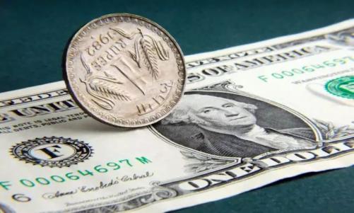 രൂപയുടെ മൂല്യത്തകർച്ച: ഡോളർ 89.61 രൂപയിലേക്ക്