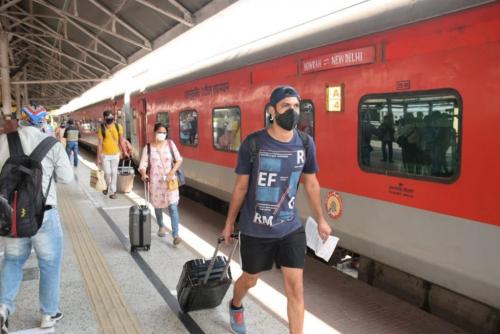 ട്രെയിൻ പു​റ​പ്പെ​ടു​ന്ന​തി​ന് അ​ര​മ​ണി​ക്കൂ​ർ മു​ന്പു​വ​രെ ടി​ക്ക​റ്റ് റി​സ​ർ​വ് ചെ​യ്യാം