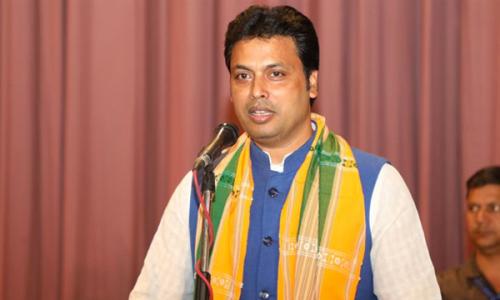 യു​­​വാ​­​ക്ക​ളോട് മു​­​റു​­​ക്കാ​ൻ ക​ട​ തു­ടങ്ങാൻ ബി​­​പ്ല​ബ് ദേബ്