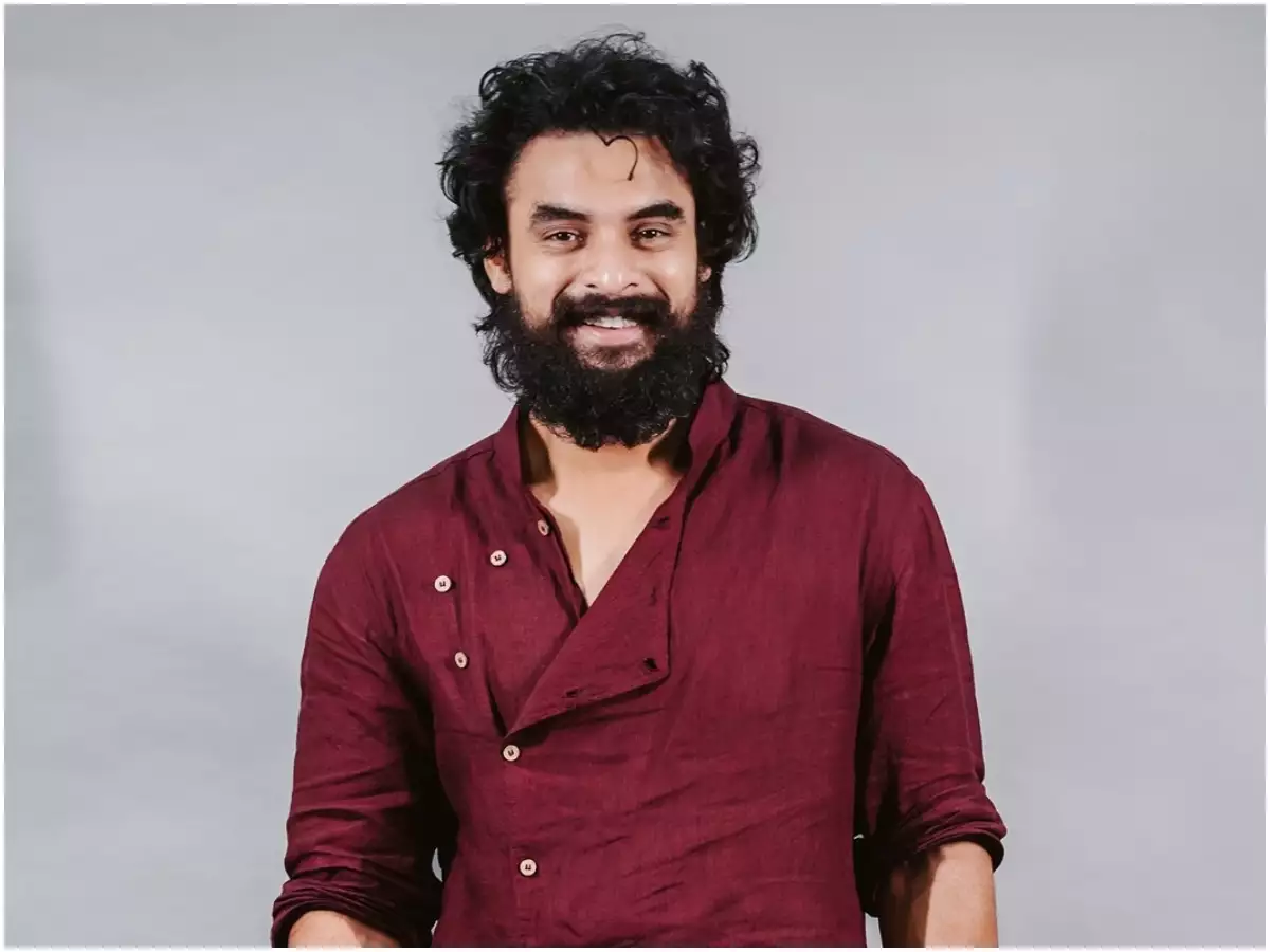 നടൻ ടൊവിനോ തോമസിന് കൊവിഡ് സ്ഥിരീകരിച്ചു