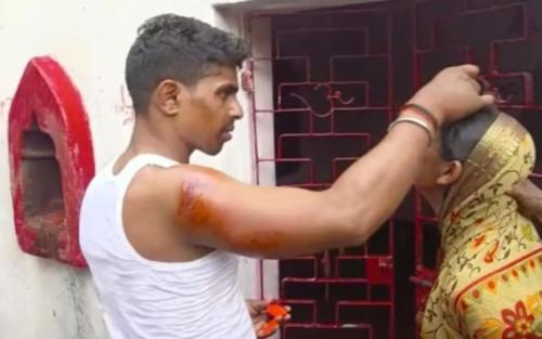 ഭാര്യയെ കാമുകന് വിവാഹം ചെയ്തു നൽകി ഭർത്താവ് ഭാര്യയെ കാമുകന് വിവാഹം ചെയ്തു നൽകി ഭർത്താവ്