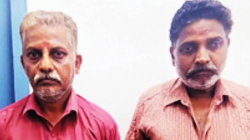 ശബരിമലയിൽ വിചിത്രമായ മോഷണം: വിദേശ കറൻസികൾ വായ്ക്കുള്ളിലാക്കി കടത്തിയ ദേവസ്വം ജീവനക്കാർ പിടിയിൽ