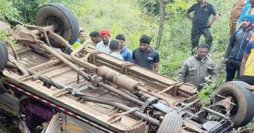 കർണാടകയിൽ ഗുഡ്സ് ട്രക്ക് നദിയിലേക്ക് മറിഞ്ഞ് ഒന്പത് മരണം