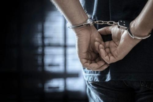 ബഹ്റൈനിൽ ലൈസൻസില്ലാതെ സൗന്ദര്യ ചികിത്സ നടത്തിയ പ്രവാസി യുവതിയെ അറസ്റ്റ് ചെയ്തു ബഹ്റൈനിൽ ലൈസൻസില്ലാതെ സൗന്ദര്യ ചികിത്സ നടത്തിയ പ്രവാസി യുവതിയെ അറസ്റ്റ് ചെയ്തു