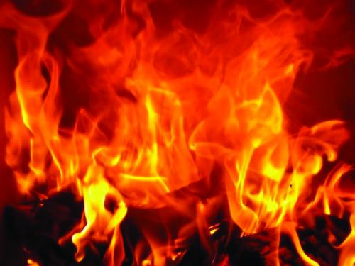 പാർക്ക് െചയ്തിരുന്ന വാഹനങ്ങൾക്ക് തീപിടിച്ചു