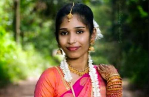 ഇരുപതാം പിറന്നാൾ ദിനത്തിൽ ഗ്രൈൻഡറിൽ ഷാൾ കുരുങ്ങി യുവതിക്ക് ദാരുണാന്ത്യം ഇരുപതാം പിറന്നാൾ ദിനത്തിൽ ഗ്രൈൻഡറിൽ ഷാൾ കുരുങ്ങി യുവതിക്ക് ദാരുണാന്ത്യം