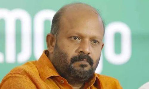 തൃശൂർ മേയർക്ക് ചോറ് ഇവിടെയും കൂറ് അവിടെയും; വി എസ് സുനിൽകുമാർ തൃശൂർ മേയർക്ക് ചോറ് ഇവിടെയും കൂറ് അവിടെയും; വി എസ് സുനിൽകുമാർ