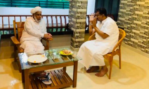 ജിഫ്രി മുത്തുക്കോയ തങ്ങളുമായി കൂടിക്കാഴ്ച്ച നടത്തി പിവി അന്വര് ജിഫ്രി മുത്തുക്കോയ തങ്ങളുമായി കൂടിക്കാഴ്ച്ച നടത്തി പിവി അന്വര്