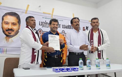 'ലൈറ്റ്സ് ഓഫ് കൈൻഡ്നെസ്' സ്ഥാപകൻ സയ്യിദ് ഹനീഫിന് ഹ്യൂമാനിറ്റേറിയൻ കൾചറൽ ഫോറം ആദരം 'ലൈറ്റ്സ് ഓഫ് കൈൻഡ്നെസ്' സ്ഥാപകൻ സയ്യിദ് ഹനീഫിന് ഹ്യൂമാനിറ്റേറിയൻ കൾചറൽ ഫോറം ആദരം