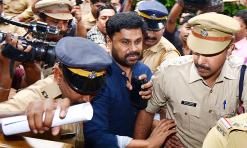 നടിയെ തട്ടിക്കൊണ്ടുപോയ കേസിൽ നടൻ ദിലീപിനെ രണ്ടാം പ്രതിയാക്കി കുറ്റപത്രം തയ്യാറാകുന്നു